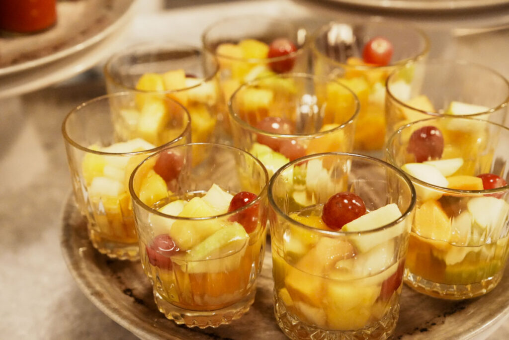 フルーツカクテルでビタミン補給ⒸPen＆Voyage