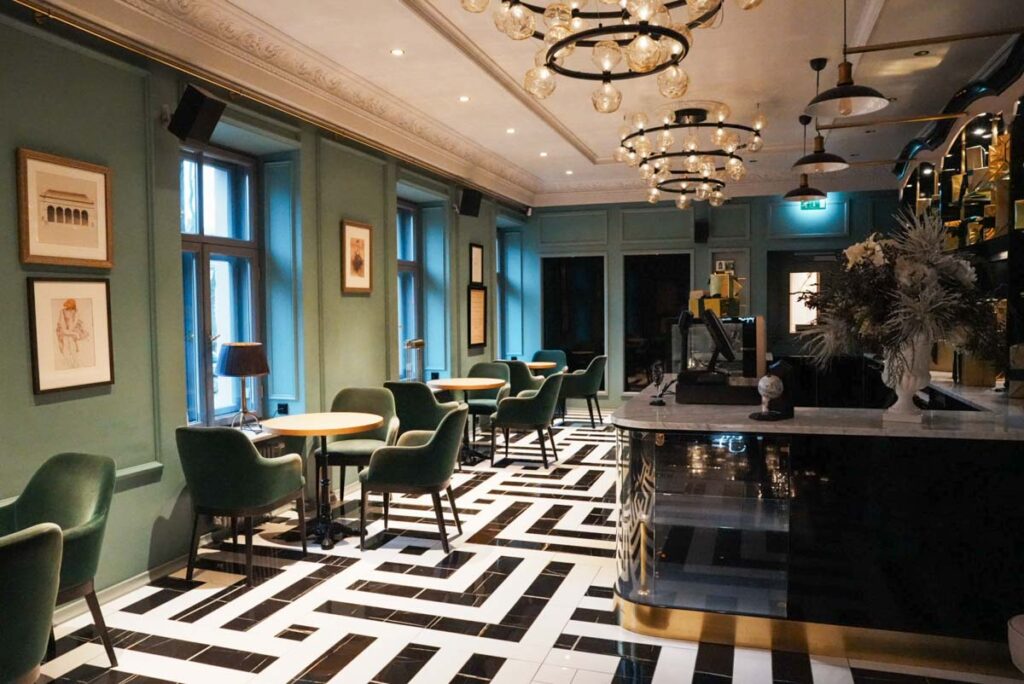 ロビーわきにあるバーラウンジⒸPen＆Voyage