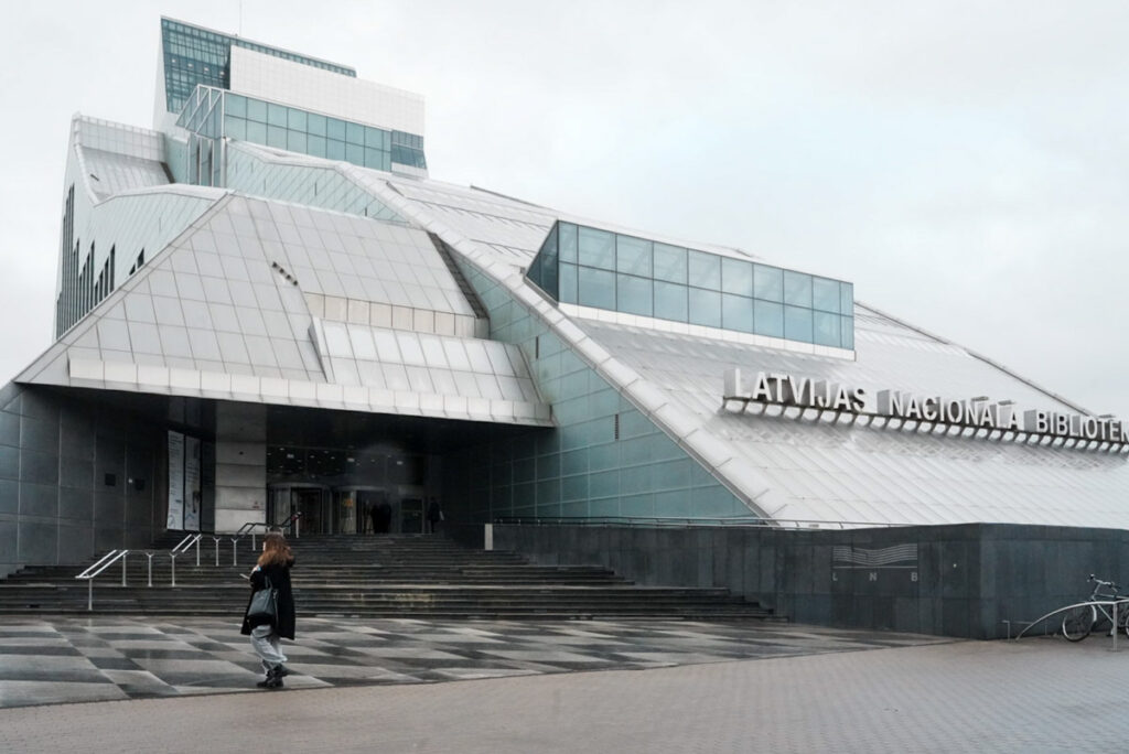 出入口は向かって右側ⒸPen＆Voyage