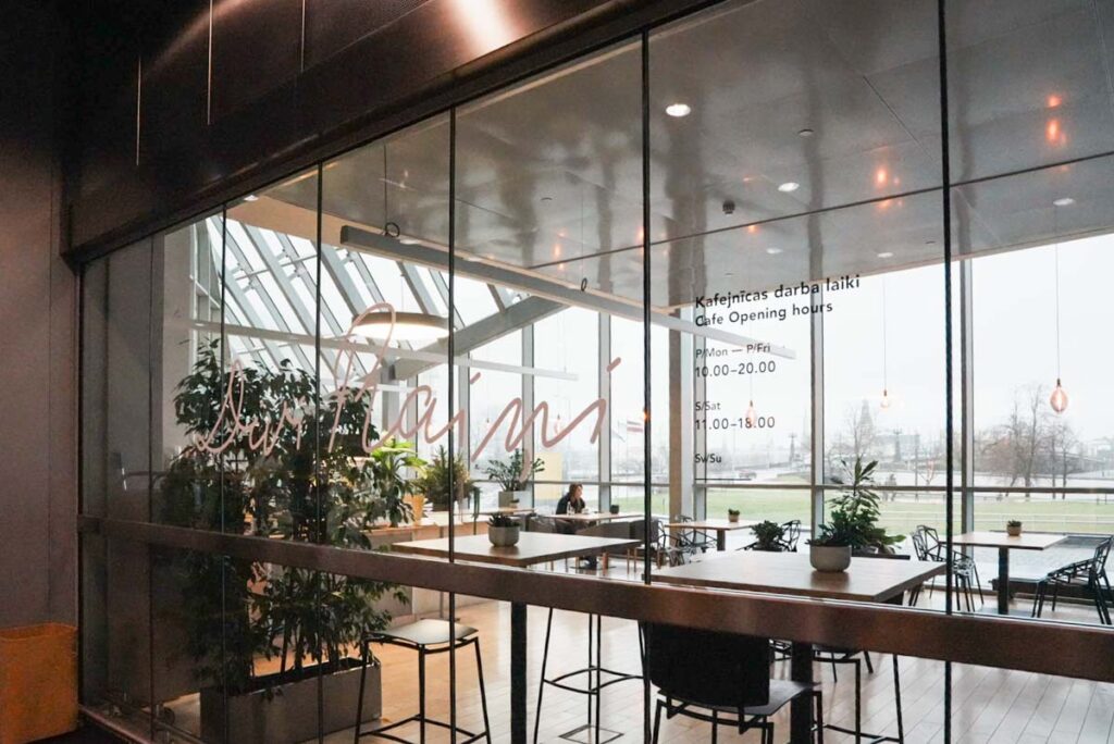 見晴らしの良いカフェもⒸPen＆Voyage