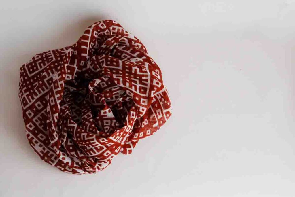 ラトビアらしい柄のストールⒸPen＆Voyage