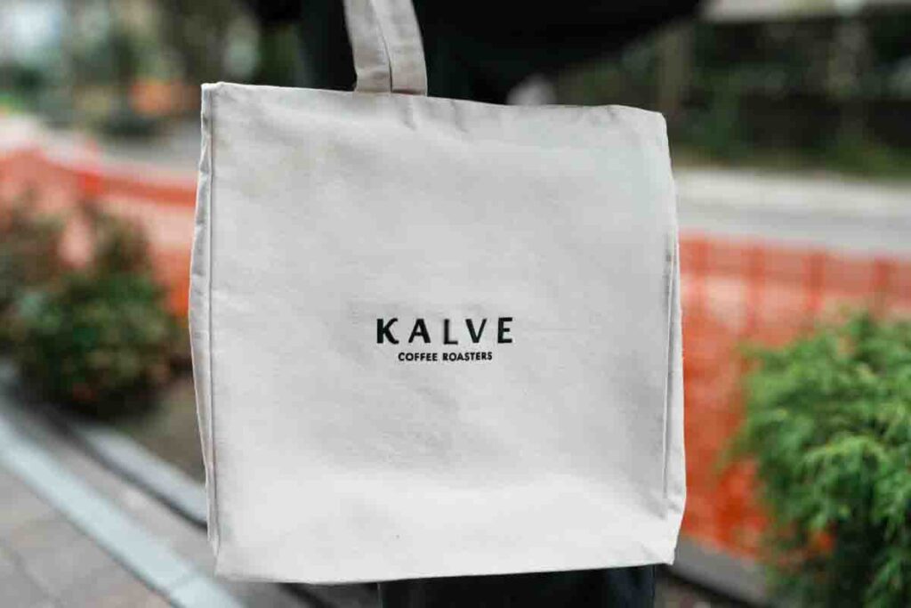 コーヒーロースター「KALVE」のトートバッグ＠Pen＆Voyage