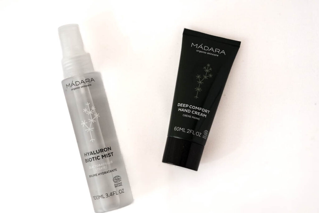 MÁDARAのフェイシャルミスト（左）とハンドクリームⒸPen＆Voyage