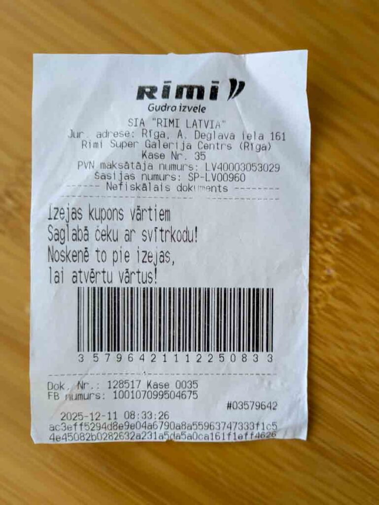 レシートと一緒に出てくるバーコードをスキャンすると出られるⒸPen＆Voyage