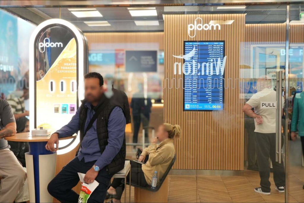 コンコースA、A23ゲート付近の電子タバコ専用の喫煙所©Pen＆Voyage