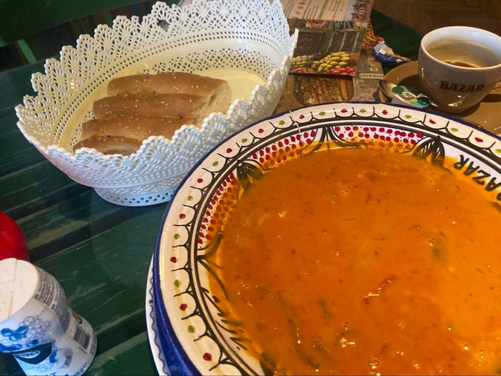 ニュー・デリースープは7ユーロ。日本のスープカレーのような味わいで凍える体が温まった©Pen＆Voyage