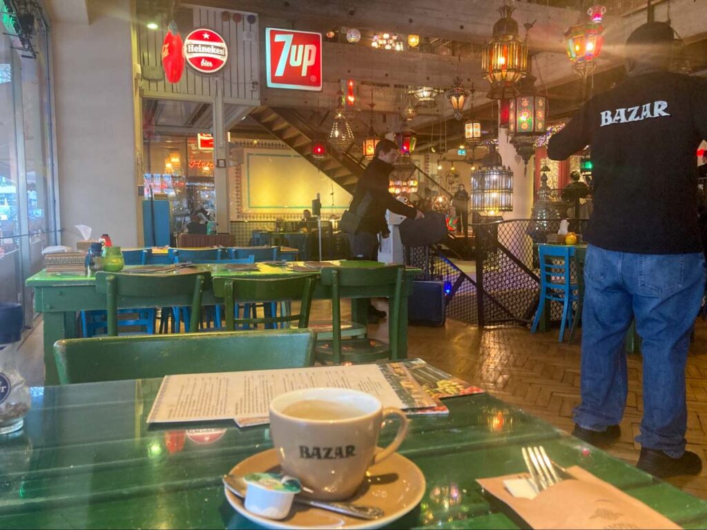 レストラン・バザールは1人でも気軽に入れる©Pen＆Voyage