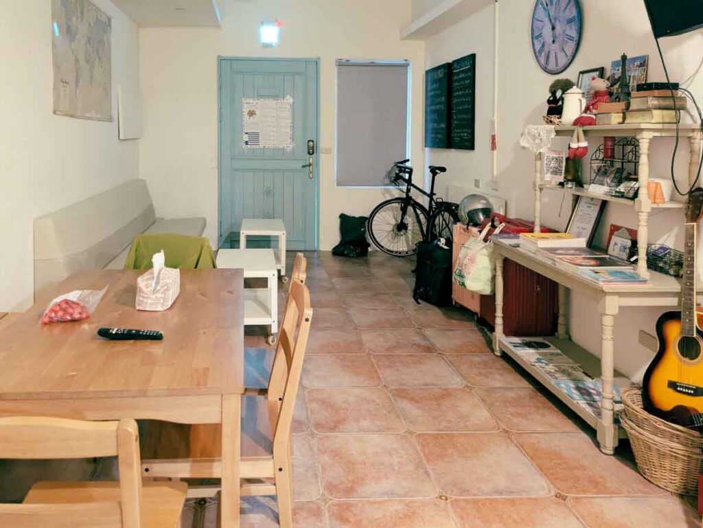 ソファのあるエリア。荷物置き場もここⒸPen＆Voyage