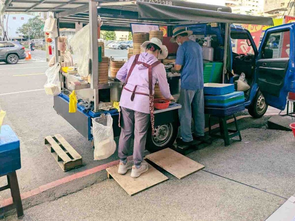 行列が途絶えると仕込みⒸPen&Voyage