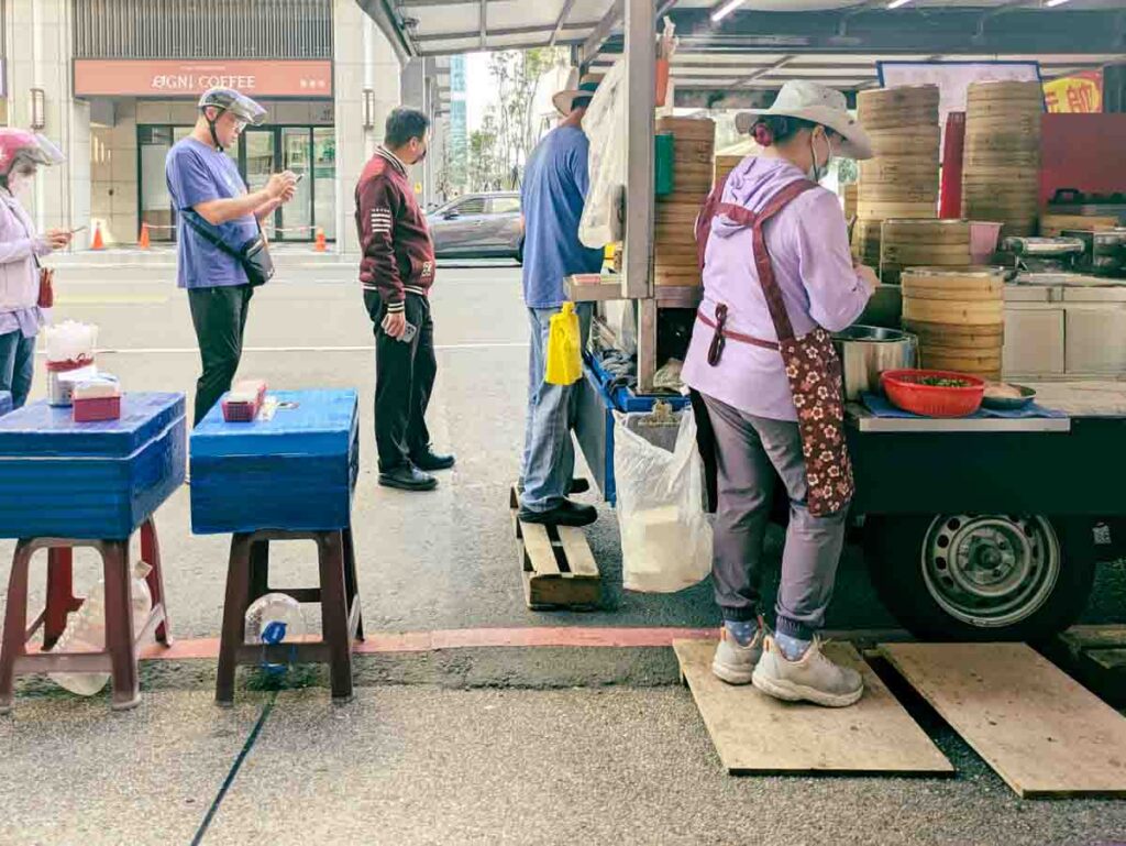 並ぶ人が途絶えないⒸPen&Voyage