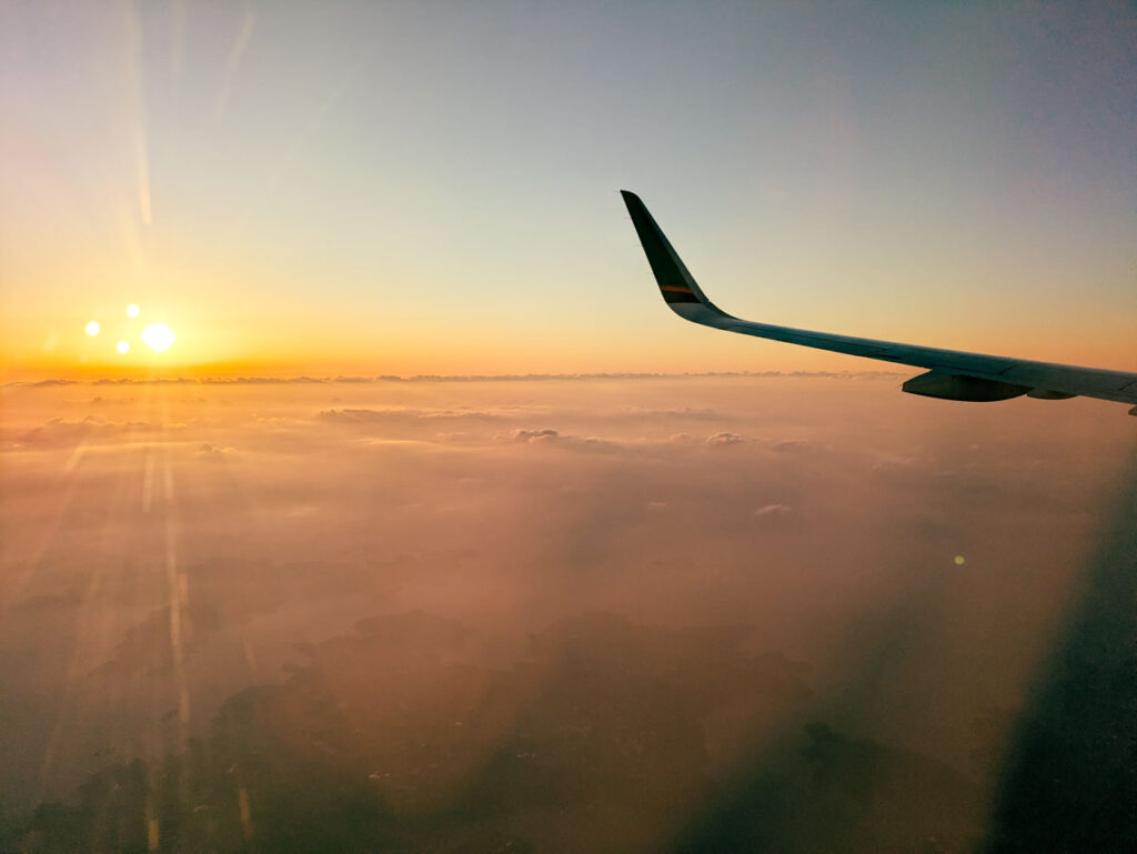 夕暮れの日本へⒸPen&Voyage