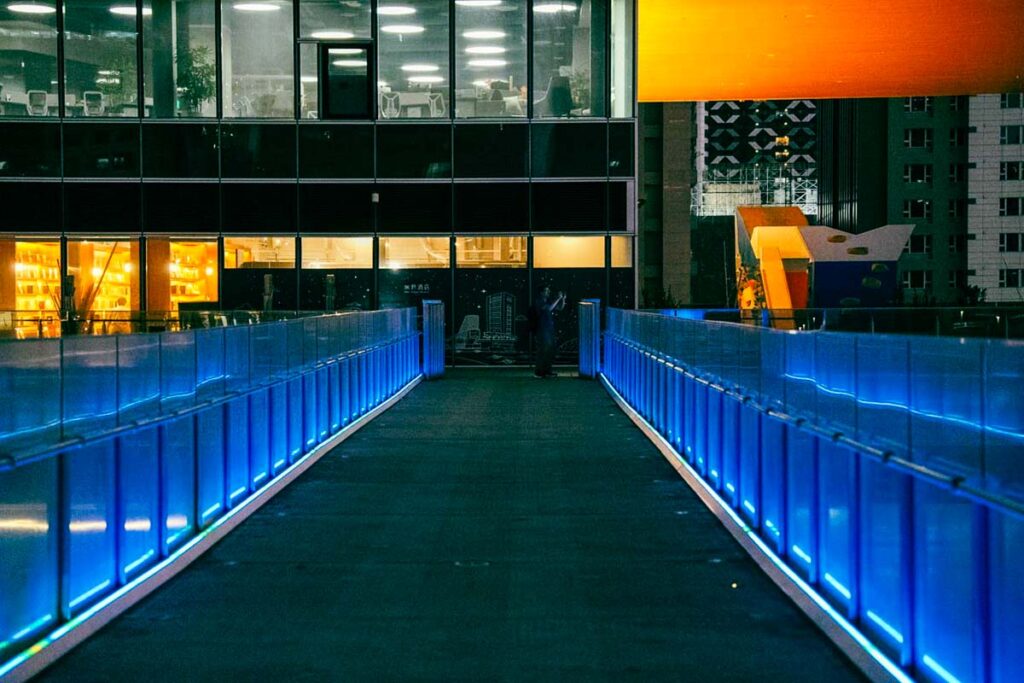 空中の渡り廊下はスリリングⒸPen&Voyage