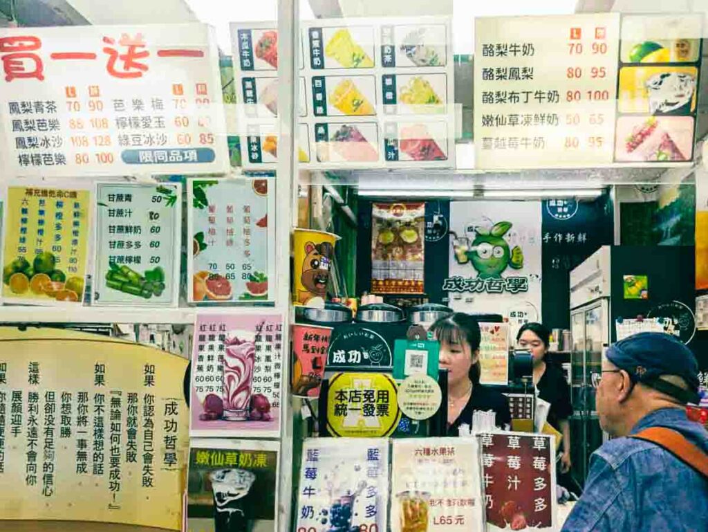 壁中にメニューと「成功哲学」がⒸPen&Voyage