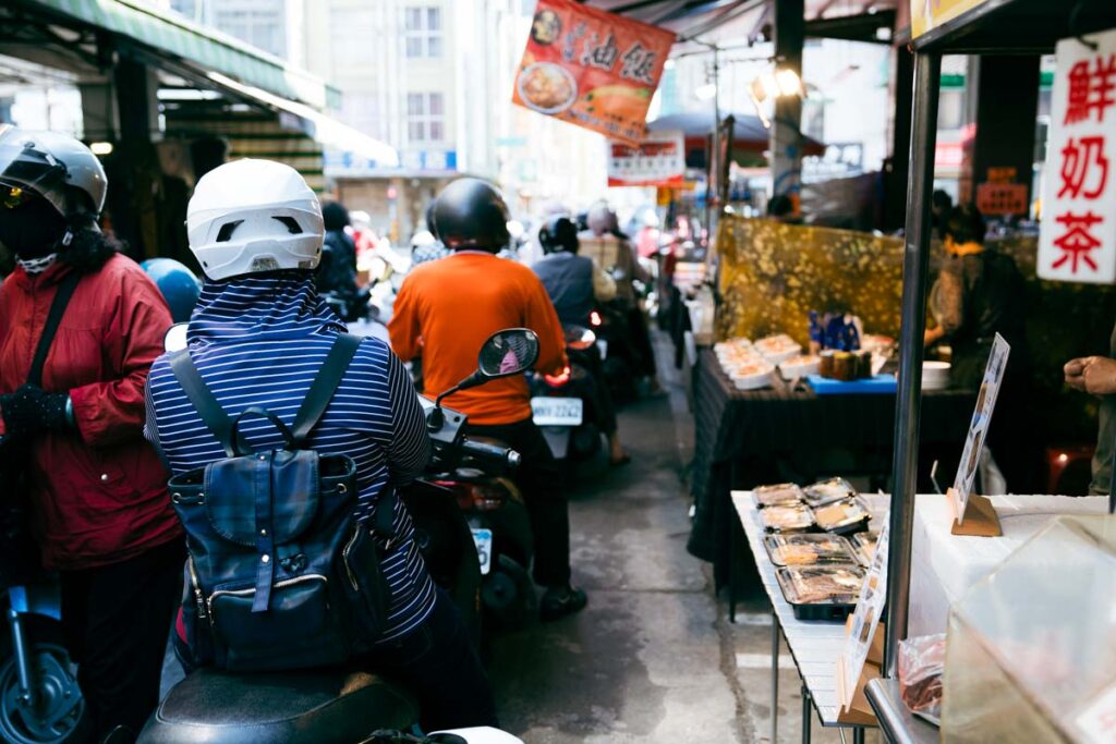 スクーターに気をつけてⒸPen&Voyage