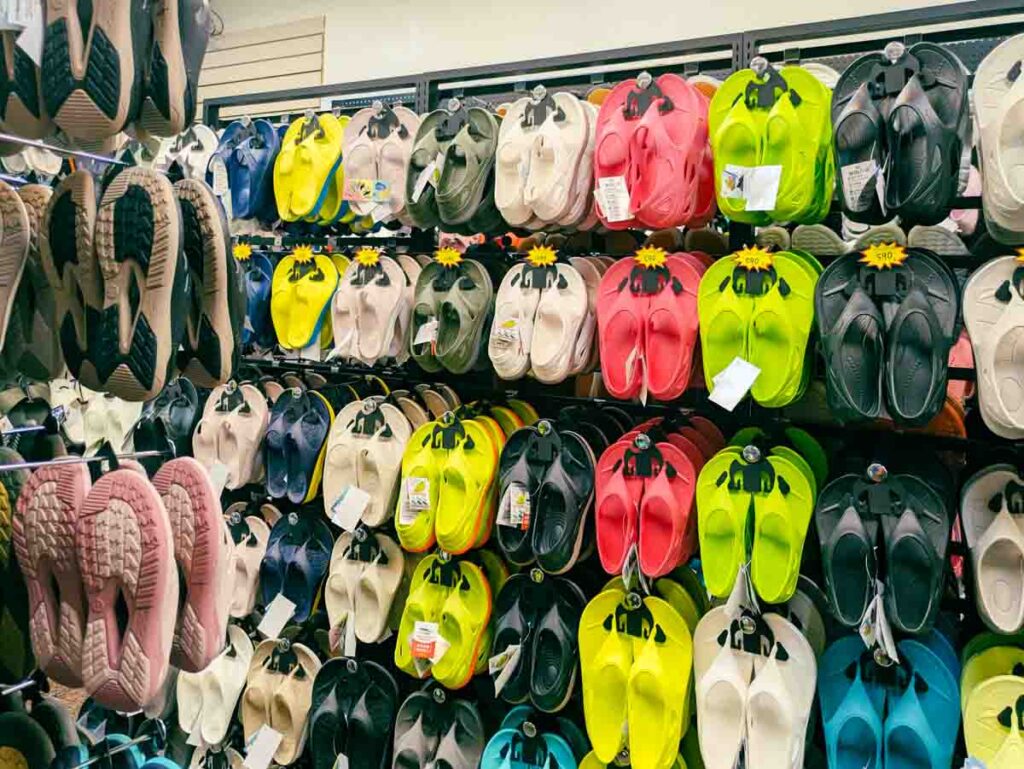 ずらり並んだサンダルⒸPen&Voyage