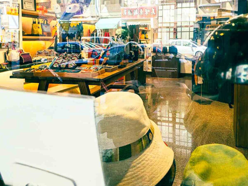 ガラス張りでおしゃれな雰囲気ⒸPen＆Voyage