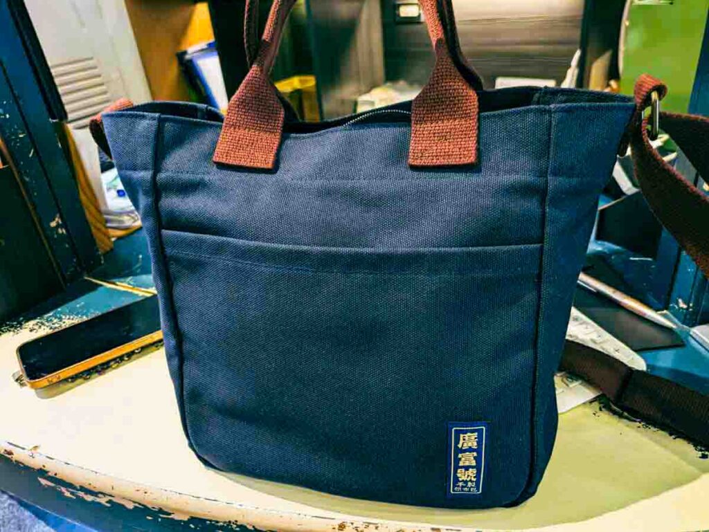 しっかりしたトートバッグは1580台湾ドルⒸPen＆Voyage