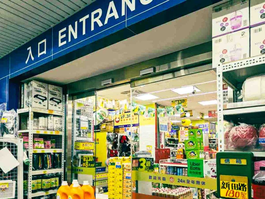 小北百貨の入り口ⒸPen&Voyage