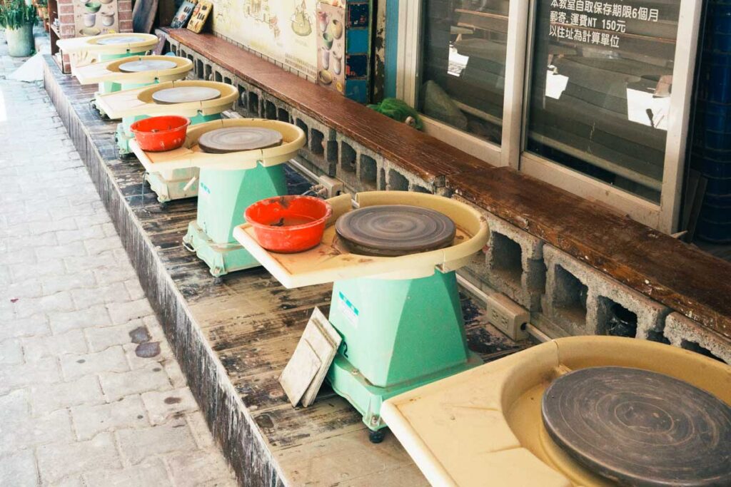 窯業で栄えた安平では作陶が楽しめる店もⒸPen＆Voyage