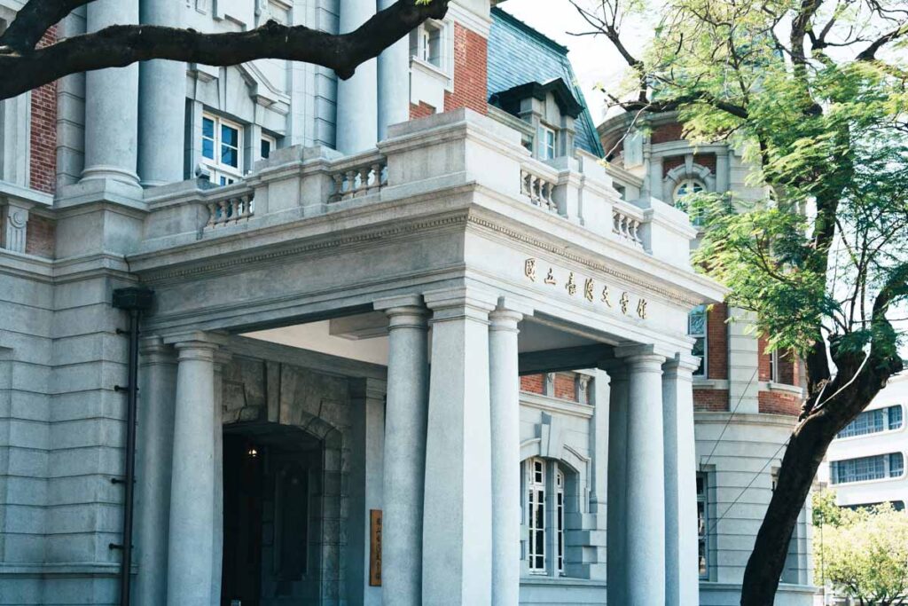 日本統治時代は台南州庁だった国立台湾文学館ⒸPen＆Voyage