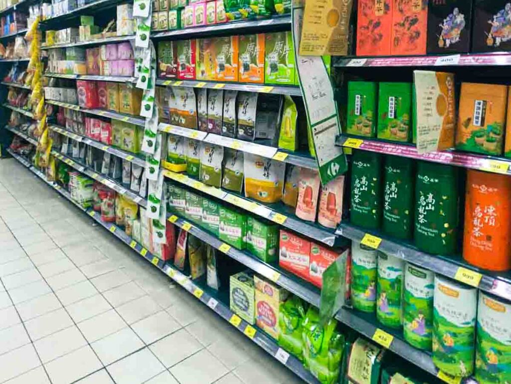 カルフールのお茶コーナーⒸPen&Voyage