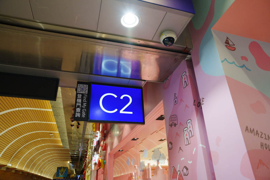 かわいい「C2」搭乗口