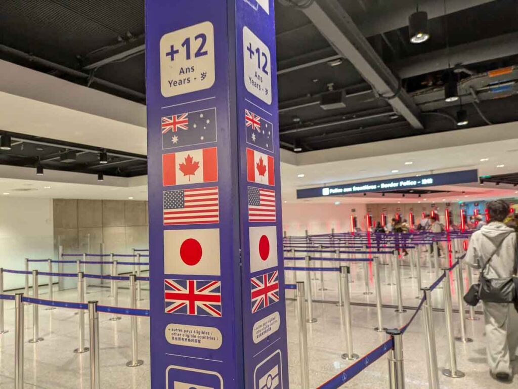 日本などのパスポート保持者レーンはほぼ待たなかったⒸPen&Voyage