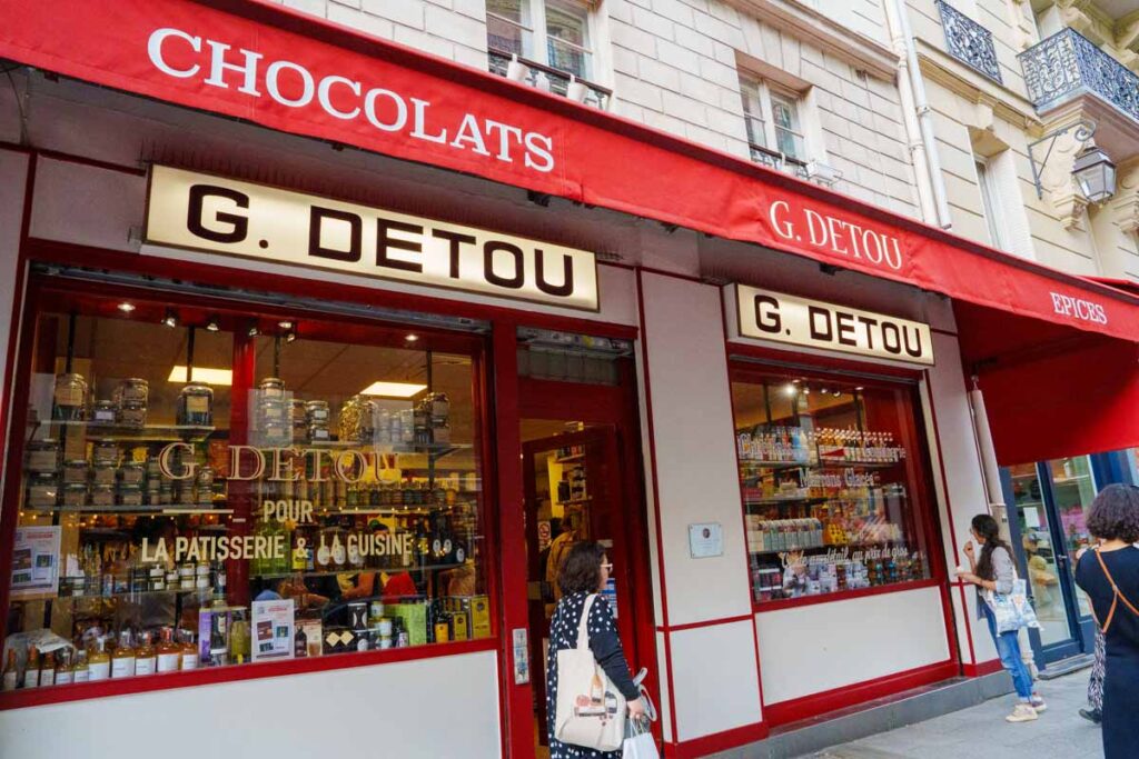 G.Detouはモンマルトル通りを横道に入るⒸPen&Voyage
