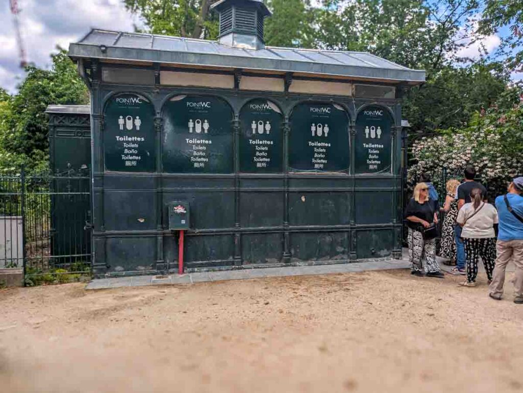 シャンゼリゼ庭園にあった公衆トイレⒸPen＆Voyage