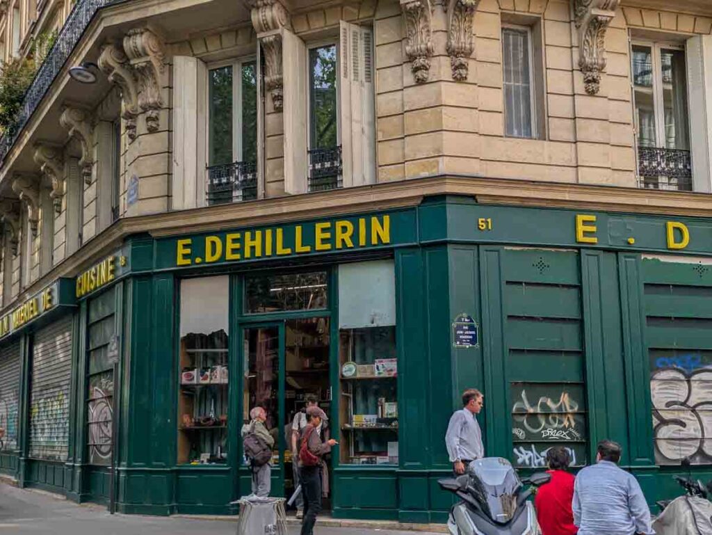 E.DEHILLERINは老舗の風格ⒸPen&Voyage