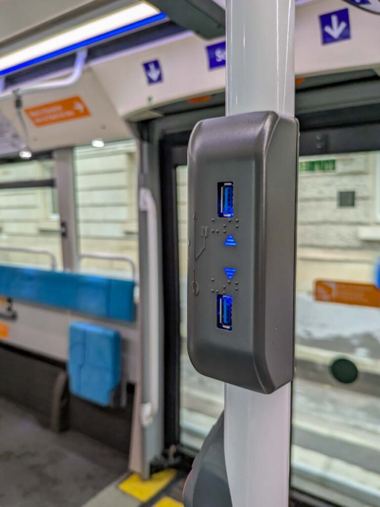 USBポートがあったⒸPen&Voyage