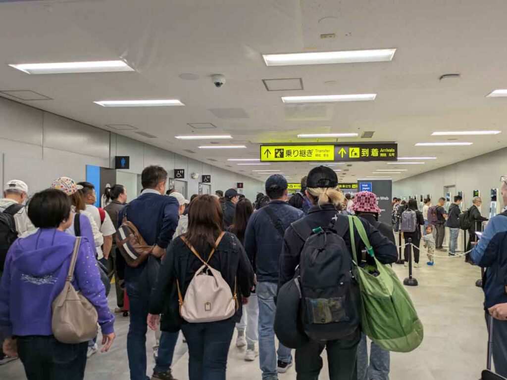 「到着」の案内に従って進むⒸPen＆Voyage
