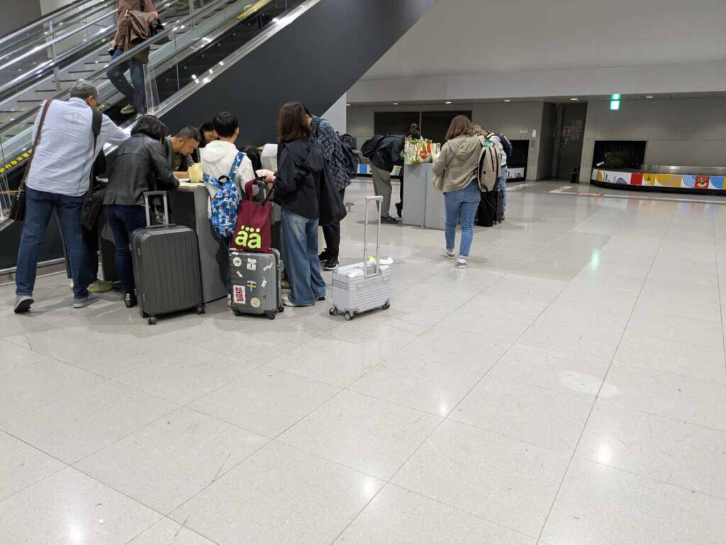 Visit Japan Webで登録していないと、紙の書類に記入するⒸPen＆Voyage