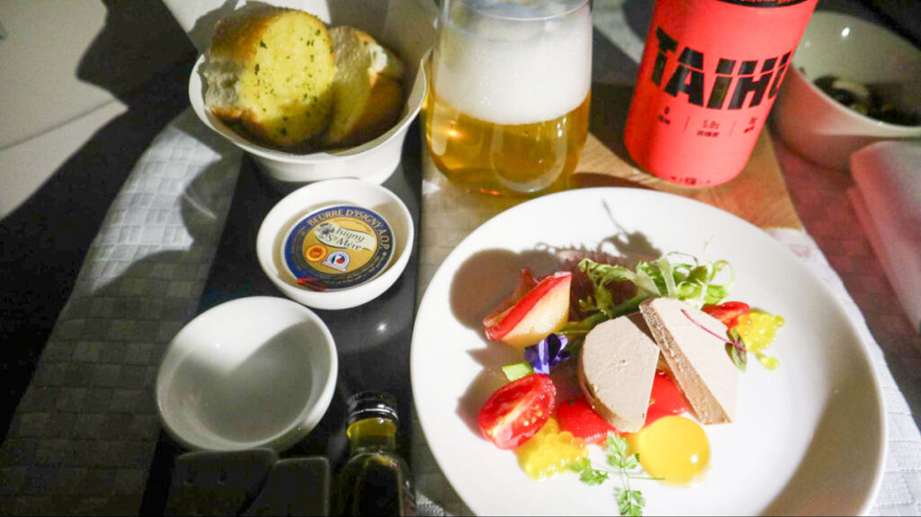 前菜のフォアグラのテリーヌ©Pen&Voyage