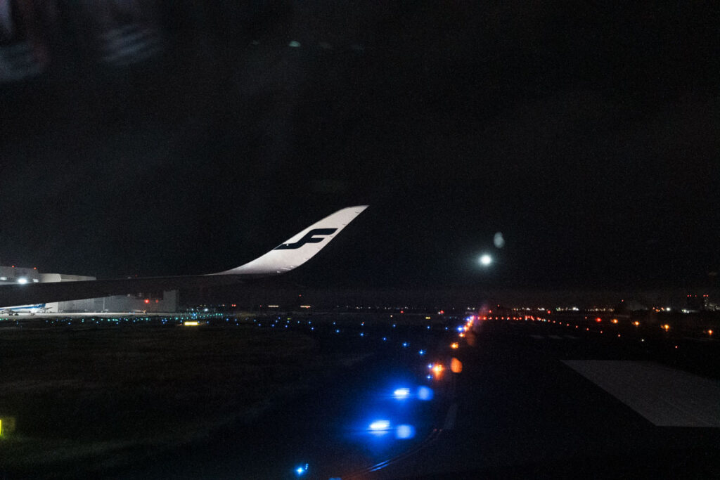 羽田空港を離陸ⒸPen&Voyage