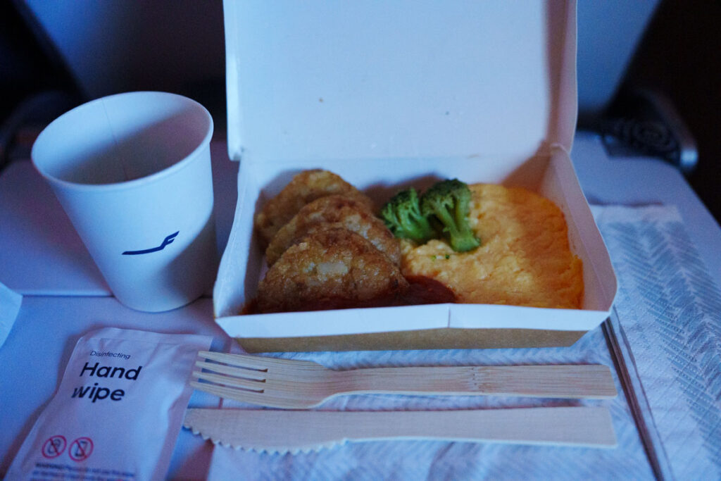 到着前の食事ⒸPen&Voyage