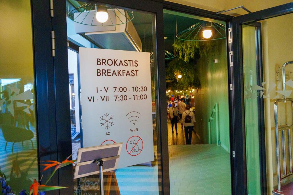 朝食は平日7:00-10:30、土日7:30-11:00ⒸPen＆Voyage