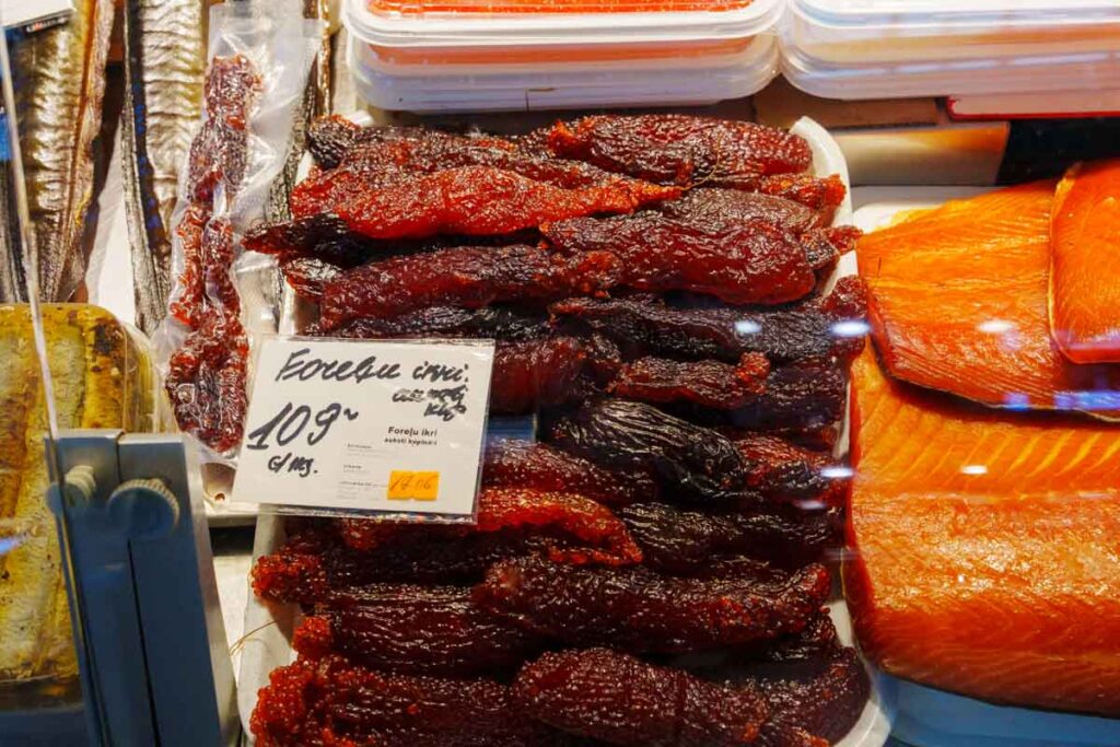 ラトビア産ニジマスのイクラや燻製ⒸPen＆Voyage