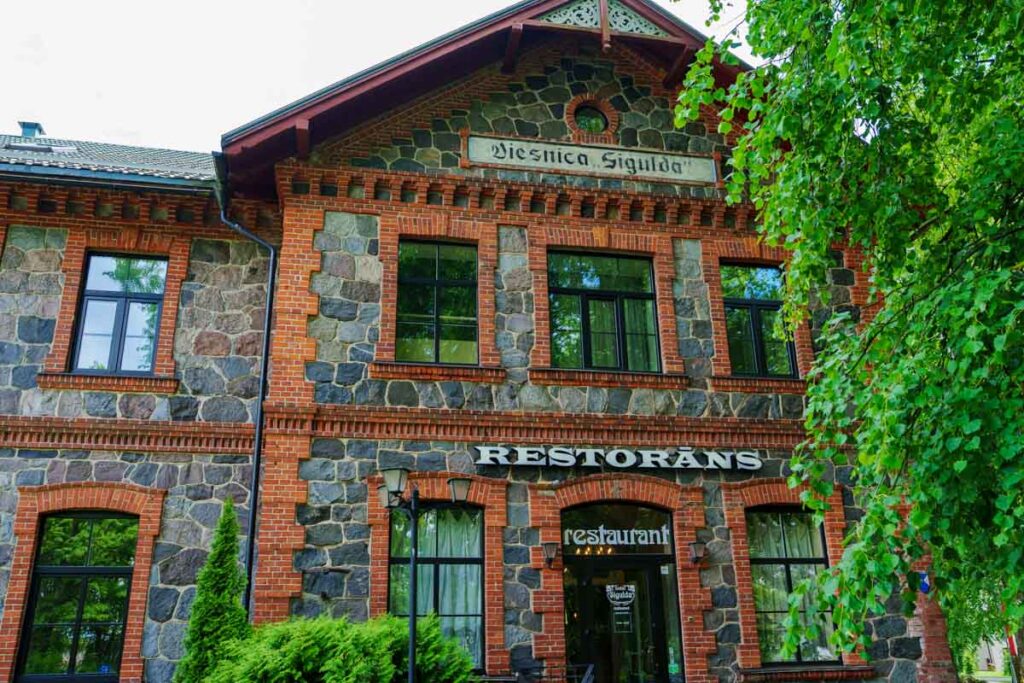 スィグルダ駅に近いホテル・スィグルダ（Hotel Sigulda）ⒸPen＆Voyage