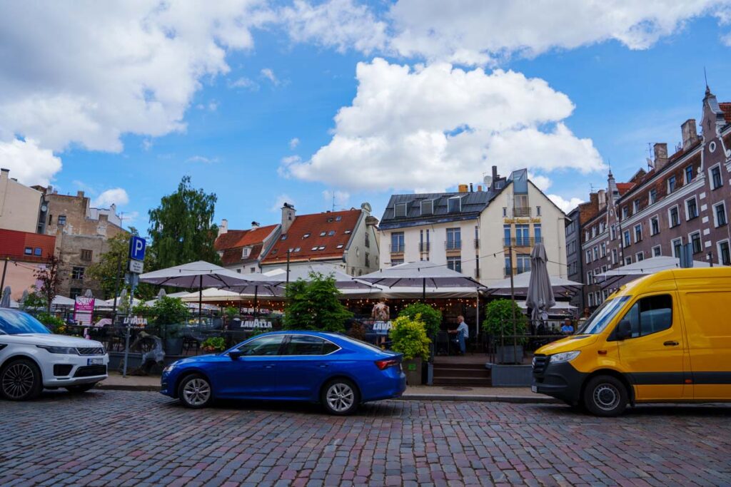 どこもテラスが大にぎわいⒸPen＆Voyage