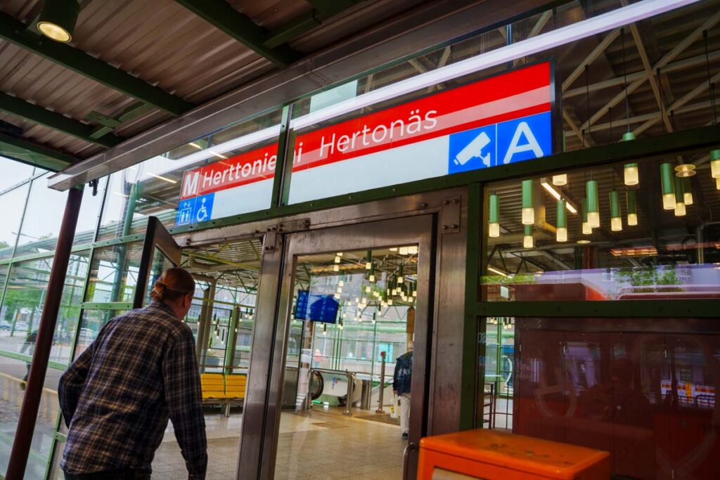 マリメッコ本社に近い地下鉄Herttoniemi(ヘルトニエミ)駅ⒸPen&Voyage