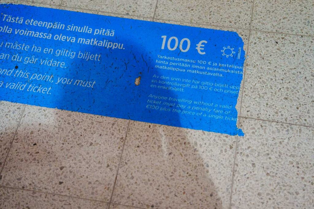 無賃乗車は罰金100ユーロⒸPen&Voyage