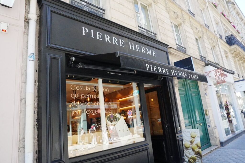 パリ1号店のピエール・エルメⒸPen&Voyage