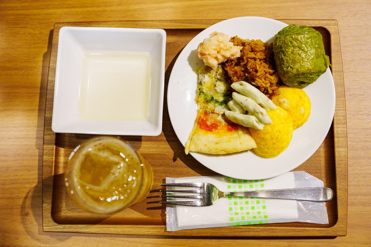 そばめし、シュウマイ、抹茶クロワッサンⒸPen&Voyage