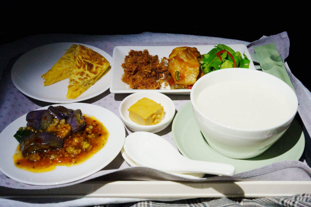 到着2時間前の食事は中華がゆセットⒸPen＆Voyage