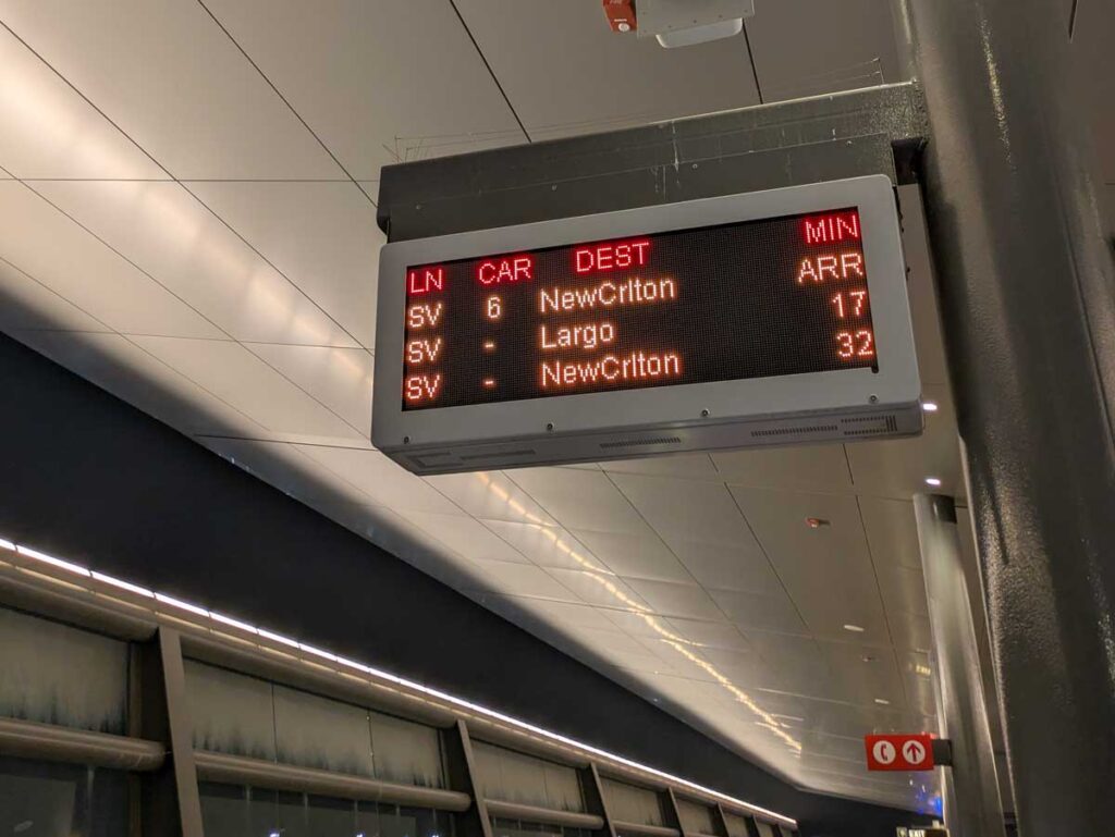 ARR(Arriving)が表示されて電車が到着ⒸPen&Voyage