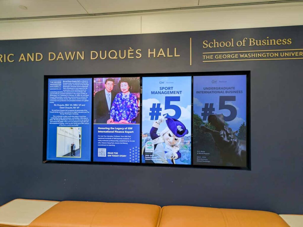 ビジネススクールの講義棟Ric and Dawn Duquès Hall(リック&ドーン・デュケス・ホール)ⒸPen&Voyage