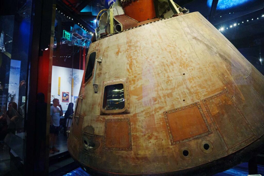 地球に帰還したアポロ11号の宇宙船ⒸPen&Voyage