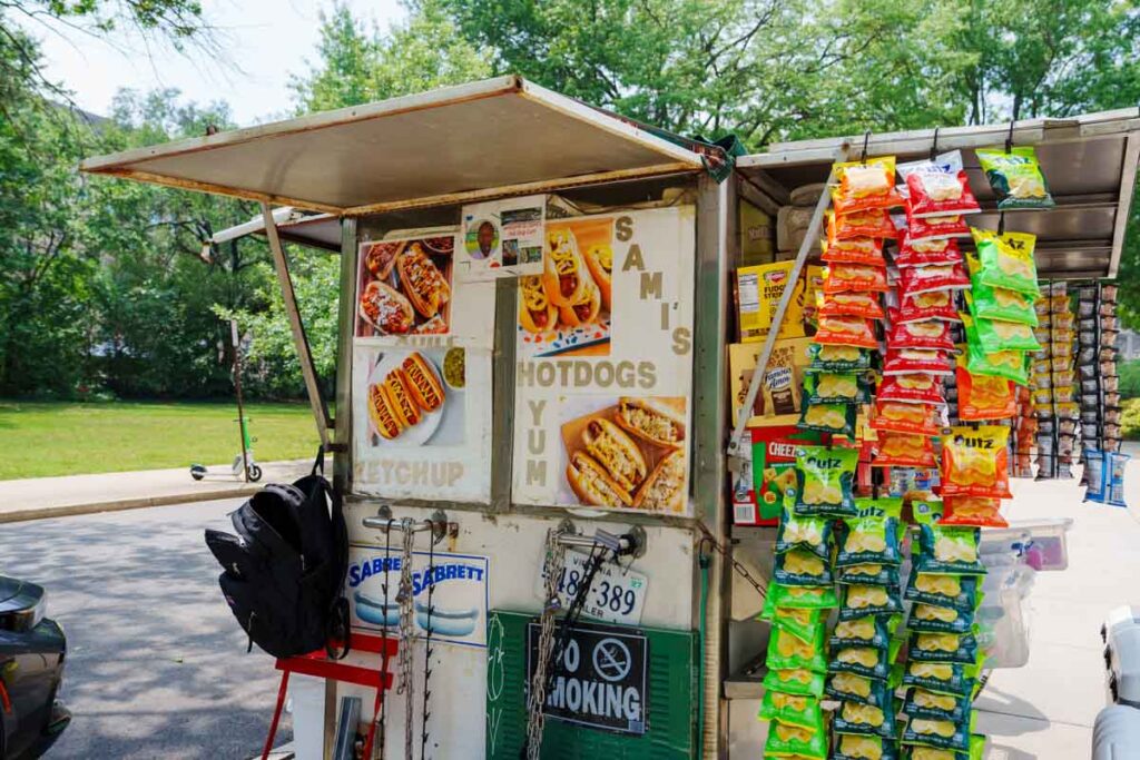 Sami’s Hot Dogの屋台ⒸPen＆Voyage