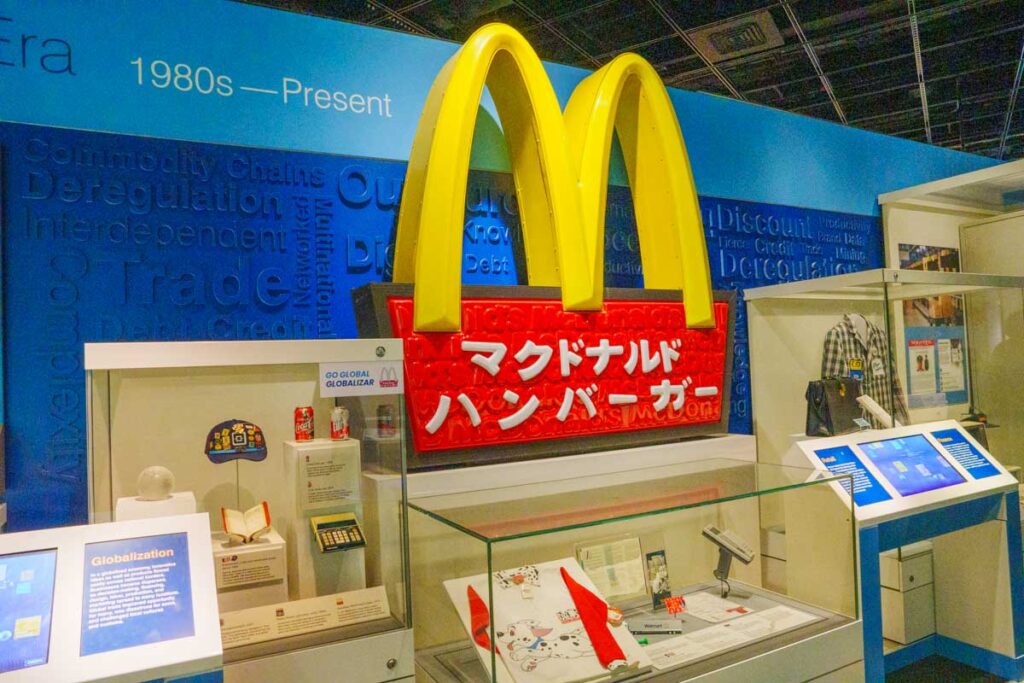マクドナルド日本の看板もあったⒸPen＆Voyage
